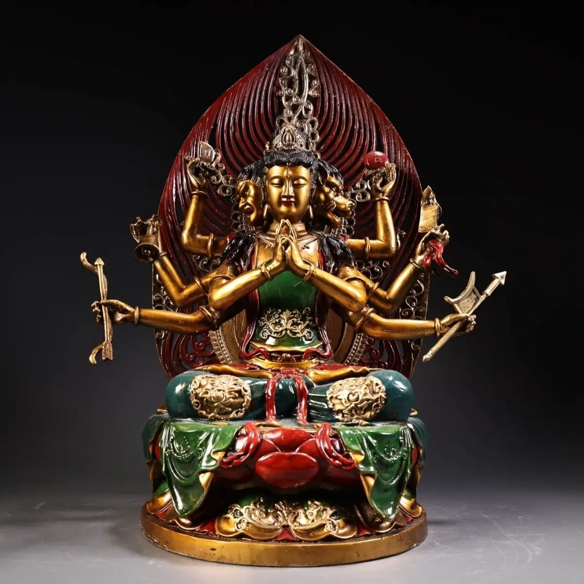 Treasures, old collections, pure copper-painted golden lion statue weighing 4800 grams, 3 cm high and 22 cm wide
Treasures, old collections, pure copper-painted golden lion statue weighing 4800 grams, 3 cm high and 22 cm wide