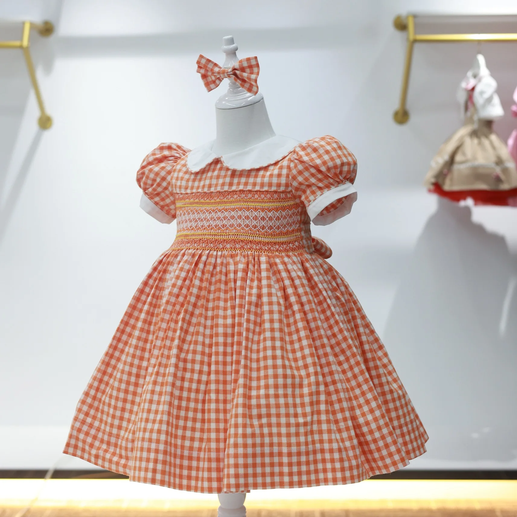 Летнее оранжевое клетчатое платье ручной работы с вышивкой для маленьких девочек 0-12 лет для фотографии на день рождения, праздника Ид A279
Летнее оранжевое клетчатое платье ручной работы с вышивкой для маленьких девочек 0-12 лет для фотографии на день рождения, праздника Ид A279