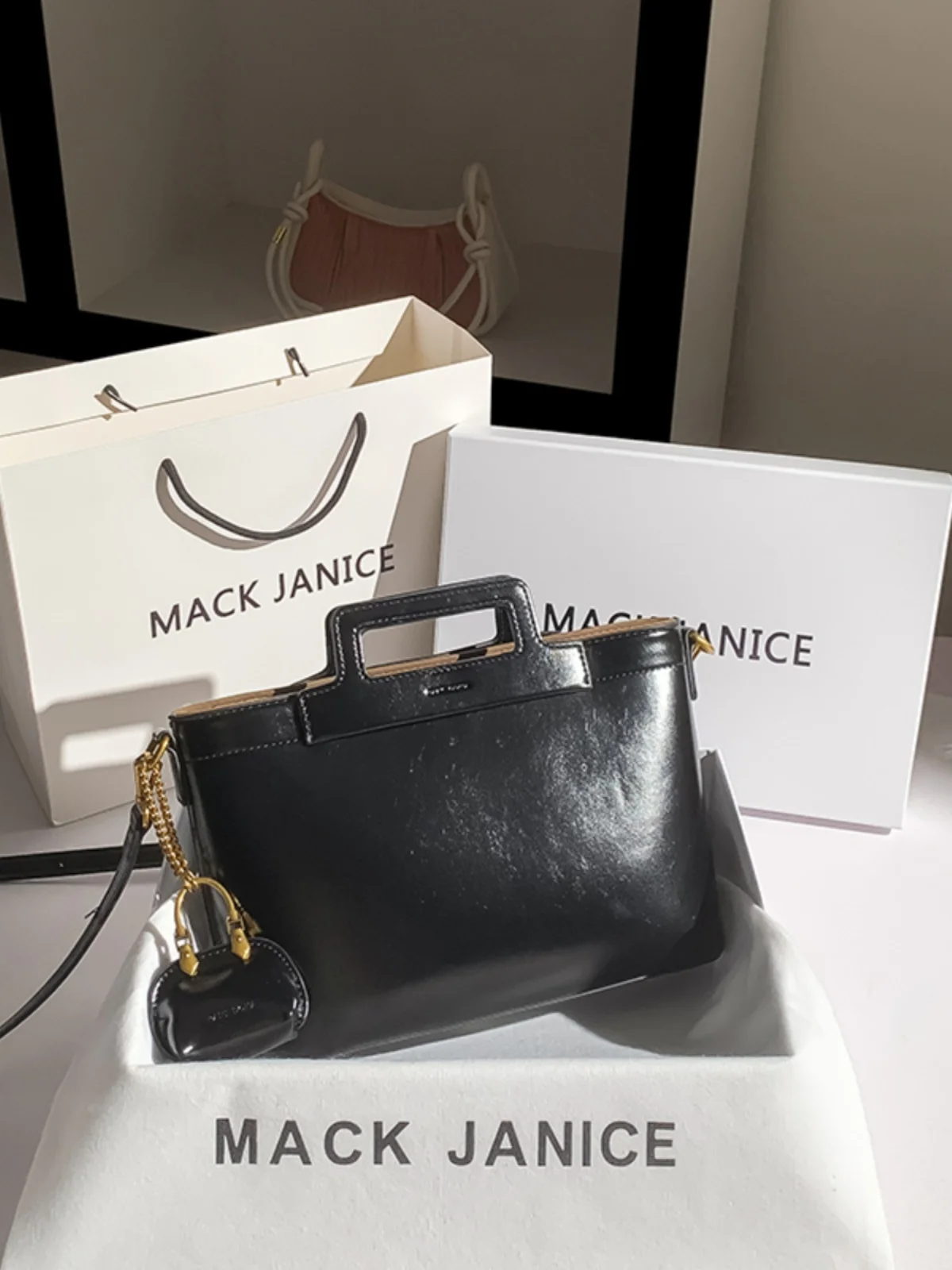 Универсальная сумка MaJanice оригинального дизайна Quali, новинка 2024, женская сумка через плечо на одно плечо
Универсальная сумка MaJanice оригинального дизайна Quali, новинка 2024, женская сумка через плечо на одно плечо