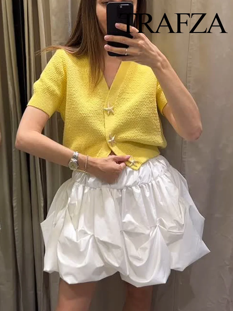 TRAFZA Woman Summer Elegant Chic White Solid Casual Balloon Version Mini Skirt Women Slim High Waist Side Zipper Short Skirt
TRAFZA Woman Summer Elegant Chic White Solid Casual Balloon Version Mini Skirt Women Slim High Waist Side Zipper Short Skirt