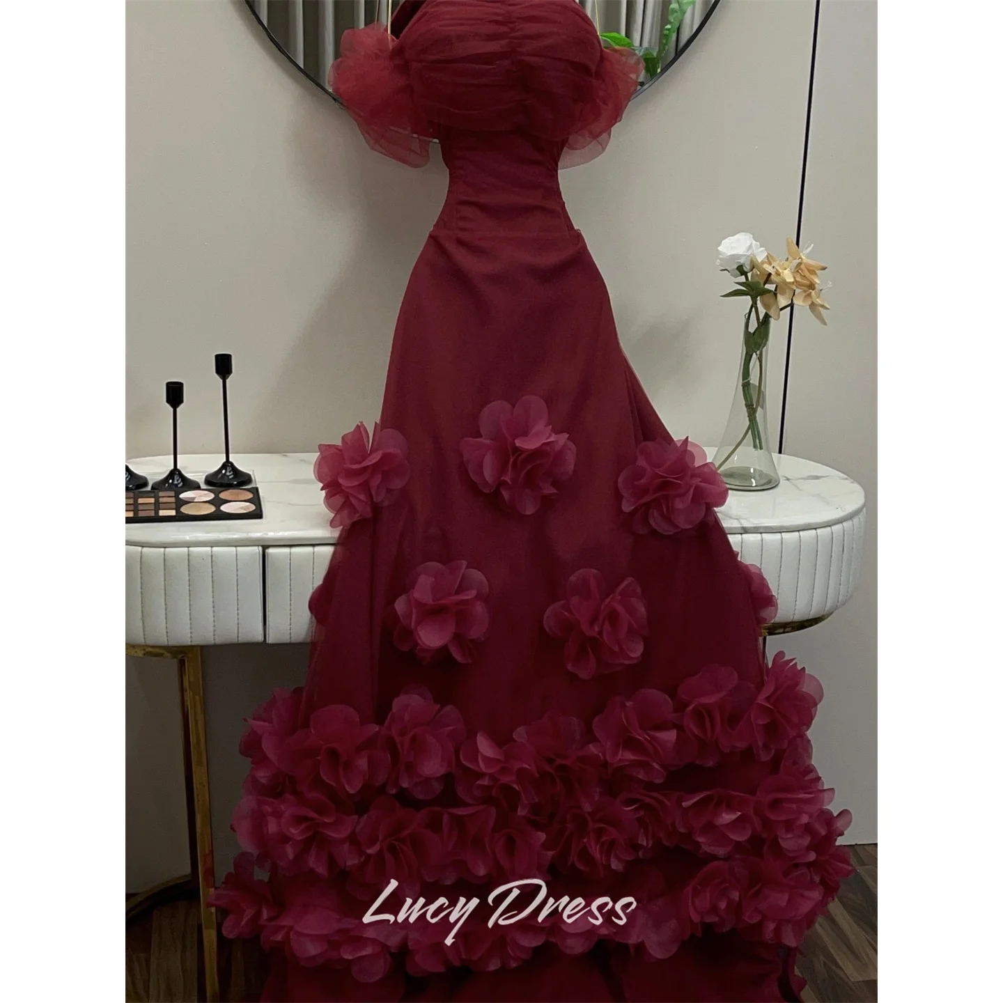 Lucy Tulle One-Shoulder Burgundy Mermaid Evening Dress 2026 Prom Dress Elegant Ladies Formal Evening Party Gown Robes de Soirée
Lucy Tulle One-Shoulder Burgundy Mermaid Evening Dress 2026 Prom Dress Elegant Ladies Formal Evening Party Gown Robes de Soirée