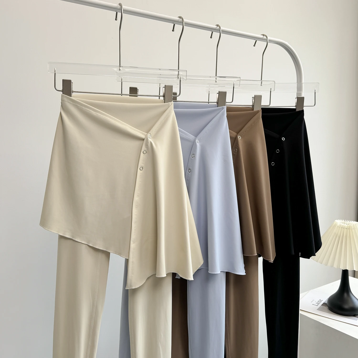 Высококачественные спортивные брюки для женщин, летние быстросохнущие брюки для тренировок йоги, утягивающие брюки для фитнеса с высокой талией
Высококачественные спортивные брюки для женщин, летние быстросохнущие брюки для тренировок йоги, утягивающие брюки для фитнеса с высокой талией