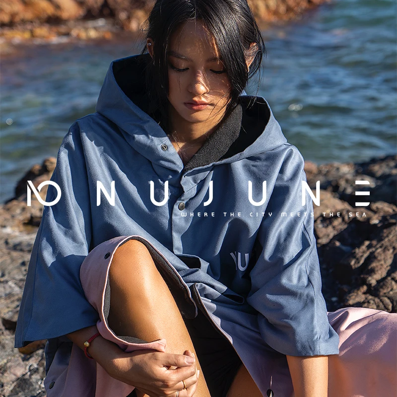 Nu-June женское пончо для пляжного серфинга с капюшоном на флисовой подкладке, пляжные полотенца для плавания с карманами, сохраняющее тепло, двустороннее пончо для серфинга для взрослых
Nu-June женское пончо для пляжного серфинга с капюшоном на флисовой подкладке, пляжные полотенца для плавания с карманами, сохраняющее тепло, двустороннее пончо для серфинга для взрослых