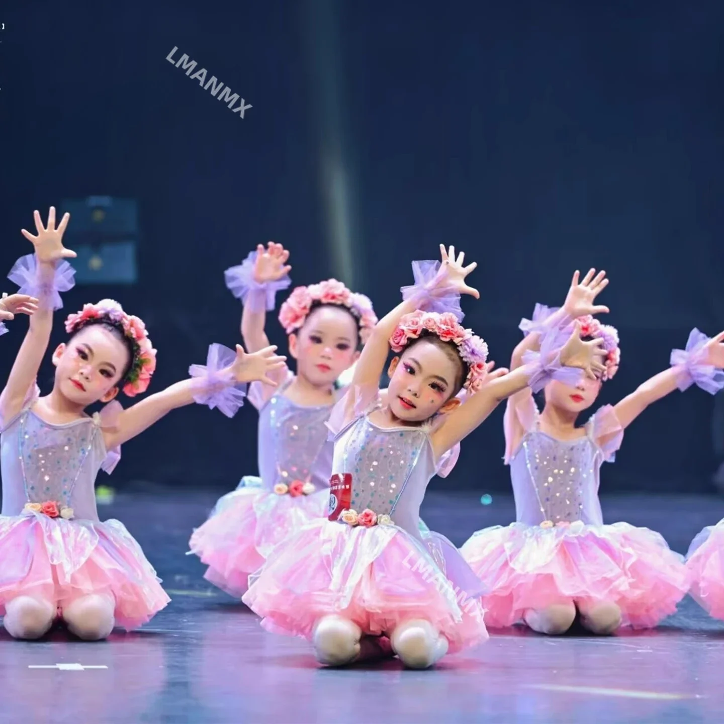 Children's fluffy gauze skirt princess skirt kindergarten dance performance costume cute ballet
Children's fluffy gauze skirt princess skirt kindergarten dance performance costume cute ballet