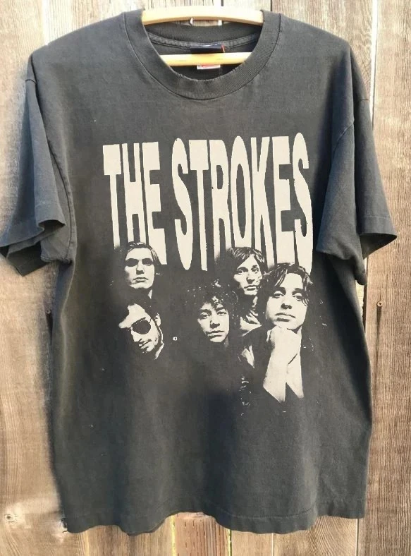 Летняя женская винтажная футболка оверсайз с принтом группы The Strokes, унисекс, из дышащего хлопка, стильная, универсальная, в уличном стиле
Летняя женская винтажная футболка оверсайз с принтом группы The Strokes, унисекс, из дышащего хлопка, стильная, универсальная, в уличном стиле