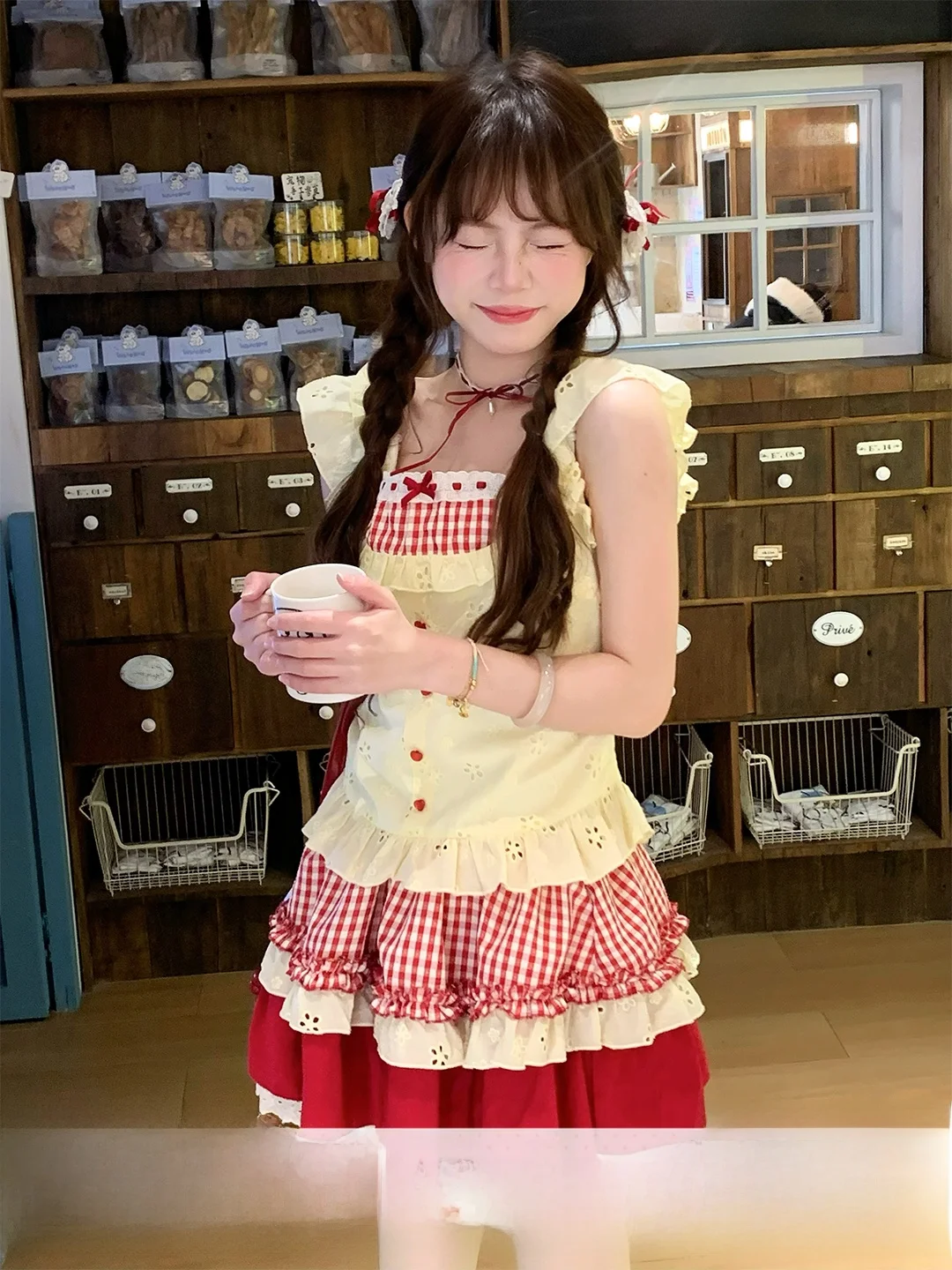 Strawberry Tart Sweet Doll Sensation Wood Grain Ruffle Sleeve Shirt Red Puffy Cake Slimming Half Skirt Women's Fashion Set
Strawberry Tart Sweet Doll Sensation Wood Grain Ruffle Sleeve Shirt Red Puffy Cake Slimming Half Skirt Women's Fashion Set