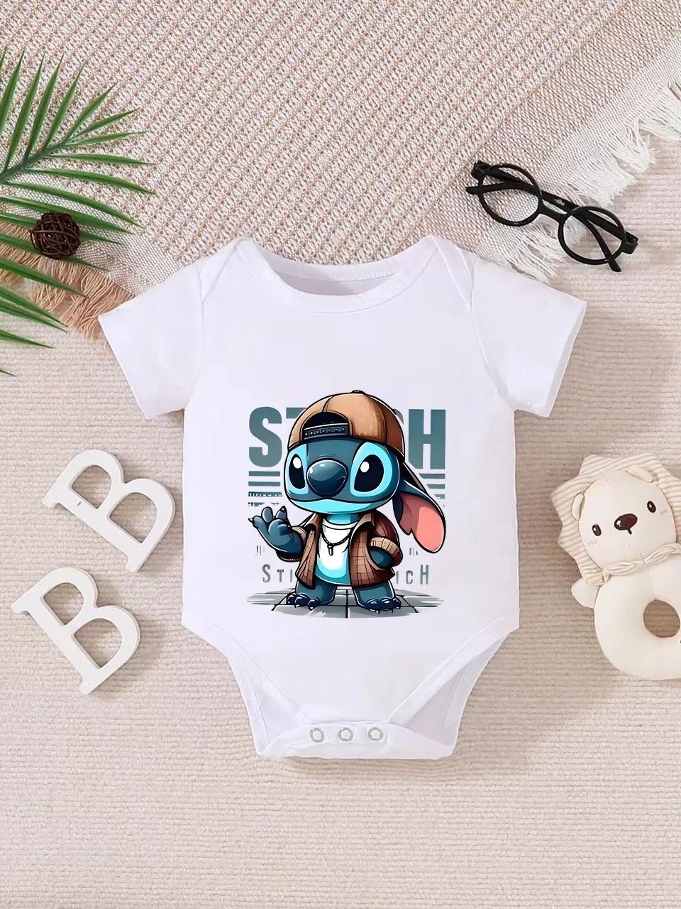 【Officially Authorized】 Disney "Stitch" Baby triangle onesie | Gentle & Snuggly Fabric, Cool Streetwear Stitch Graphic
【Officially Authorized】 Disney "Stitch" Baby triangle onesie | Gentle & Snuggly Fabric, Cool Streetwear Stitch Graphic