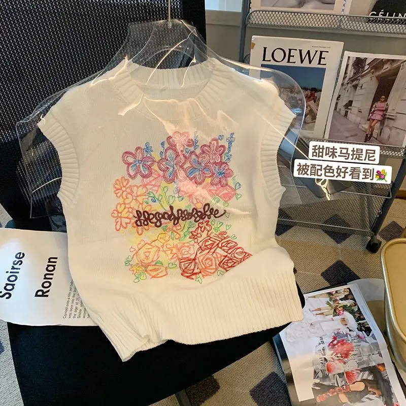 Summer New All-match Sleeveless Tank Top Women Clothing Sweet Slim O-neck Pullovers Y2k Chic Floral Embroidery Knit Vest
Summer New All-match Sleeveless Tank Top Women Clothing Sweet Slim O-neck Pullovers Y2k Chic Floral Embroidery Knit Vest