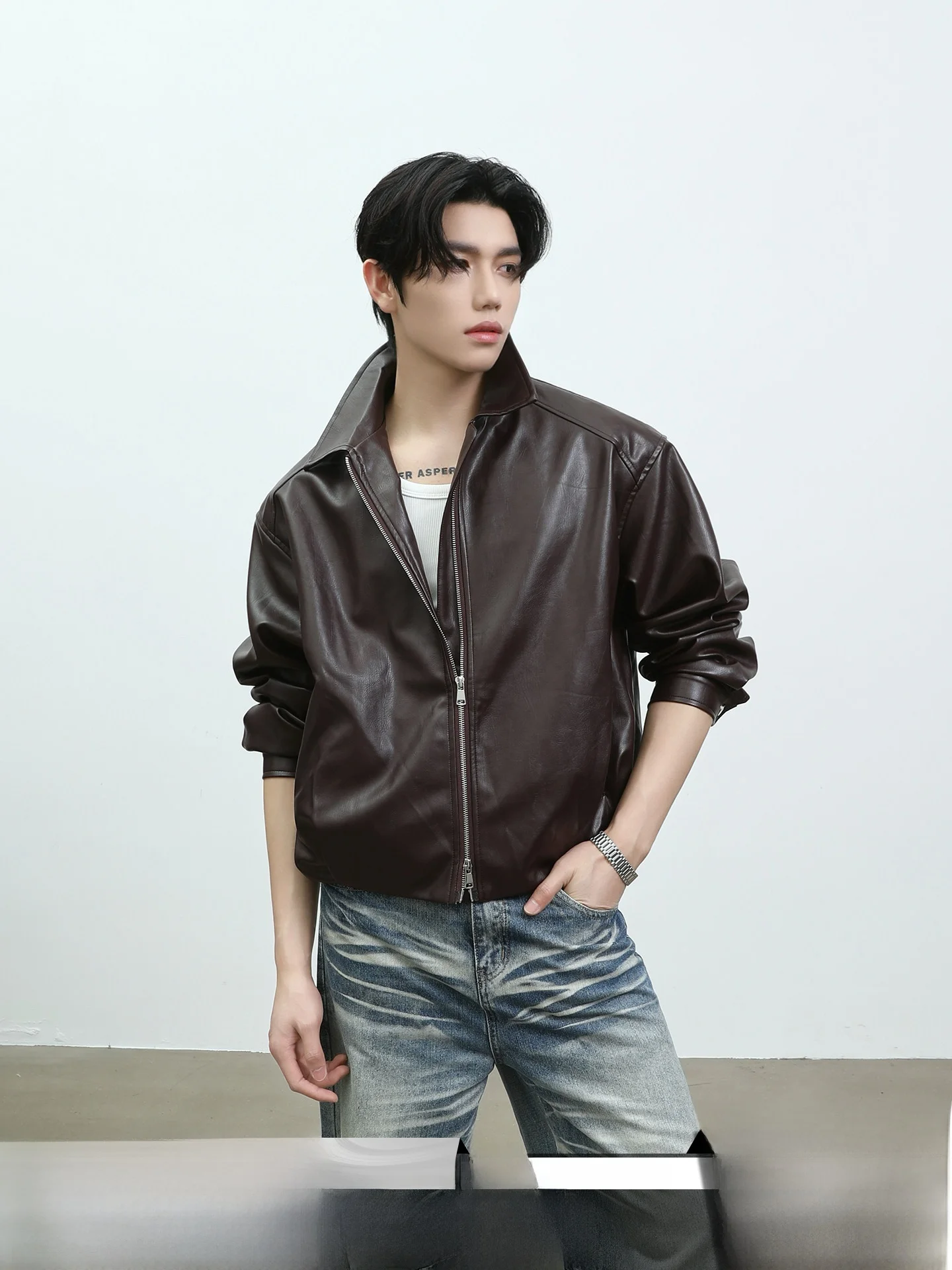 Turntide American Style Short Biker Jacket Double Zipper Flip Collar PU Leather Loose Fit Youthful Spring Autumn Outerwear
Turntide American Style Short Biker Jacket Double Zipper Flip Collar PU Leather Loose Fit Youthful Spring Autumn Outerwear