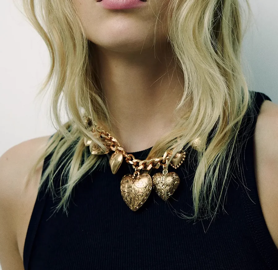 Европейский и американский преувеличенный дизайн, металлический ретро-колье в форме сердца, набор браслетов
Европейский и американский преувеличенный дизайн, металлический ретро-колье в форме сердца, набор браслетов