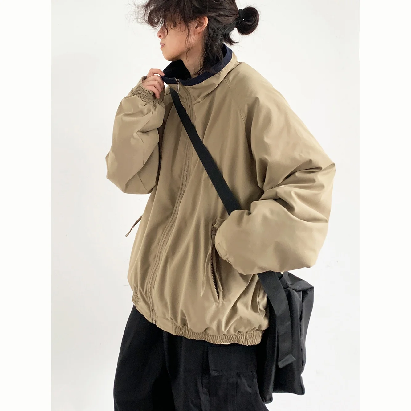 Ретро-японская куртка с двойной молнией и воротником-стойкой, рабочая одежда из хлопка, повседневное свободное пальто для молодежи, модная модель
Ретро-японская куртка с двойной молнией и воротником-стойкой, рабочая одежда из хлопка, повседневное свободное пальто для молодежи, модная модель