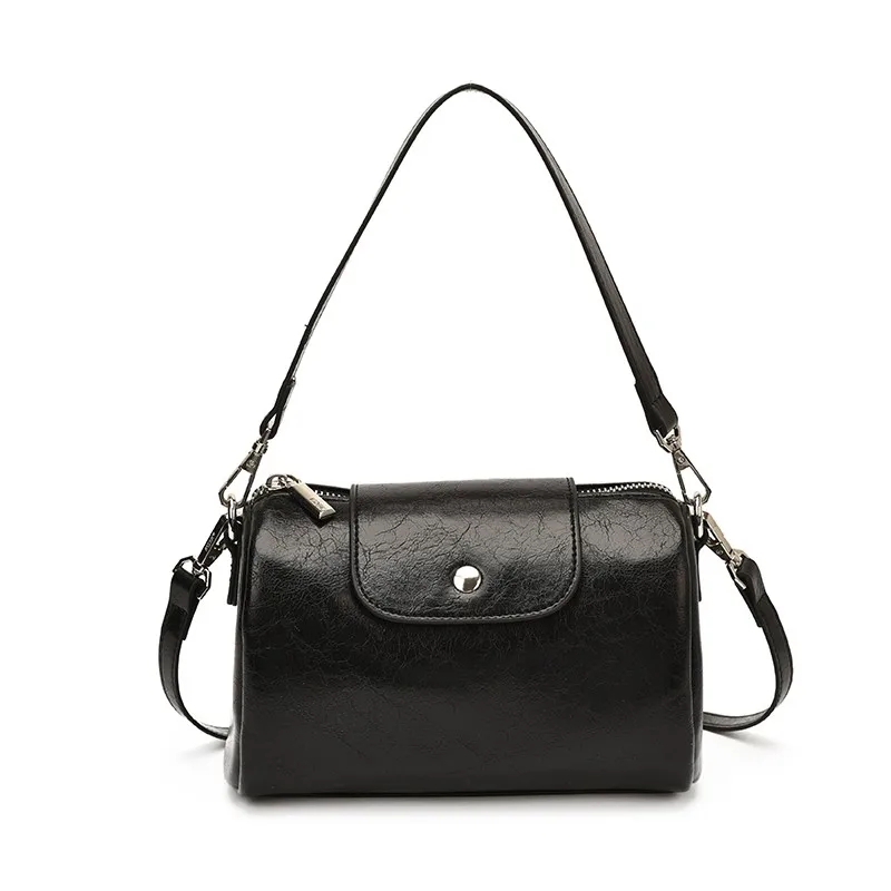 Elegant Leather Messenger Purse For Moms, Luxury Diaper Bag With Trendy Design, Casual High-End Handbag For Shopping Day
Elegant Leather Messenger Purse For Moms, Luxury Diaper Bag With Trendy Design, Casual High-End Handbag For Shopping Day