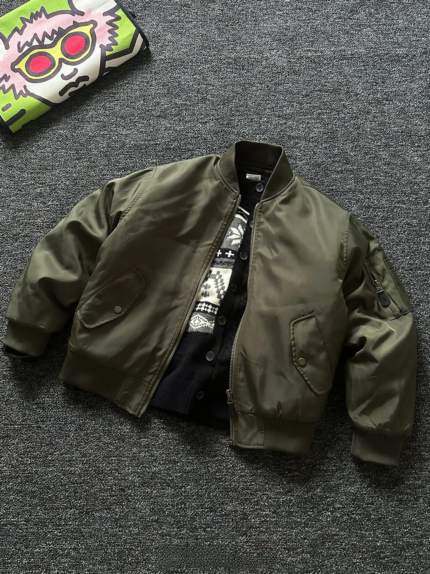 Classic ex Bomber Pilot Jaet Baseball Collar Cotton Coat Men's Women's Neutral Hong Kong Sle Boxy Fit Casual Sle Wi...
Classic ex Bomber Pilot Jaet Baseball Collar Cotton Coat Men's Women's Neutral Hong Kong Sle Boxy Fit Casual Sle Wi...