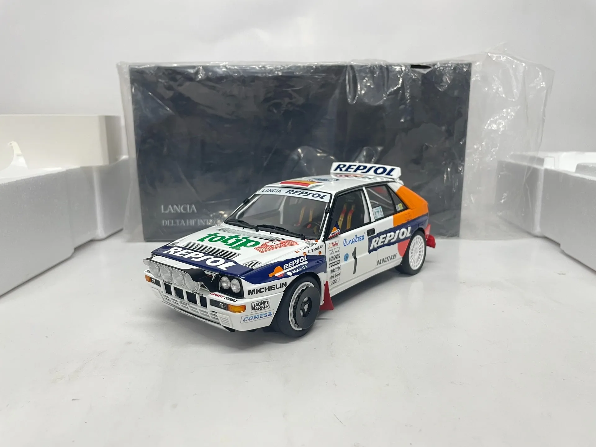 KYOSHO 1:18 Lancia Delta HF 1993 # 1, имитация ограниченной серии, все открытые металлические статические модели автомобиля из сплава, игрушка в подарок
KYOSHO 1:18 Lancia Delta HF 1993 # 1, имитация ограниченной серии, все открытые металлические статические модели автомобиля из сплава, игрушка в подарок