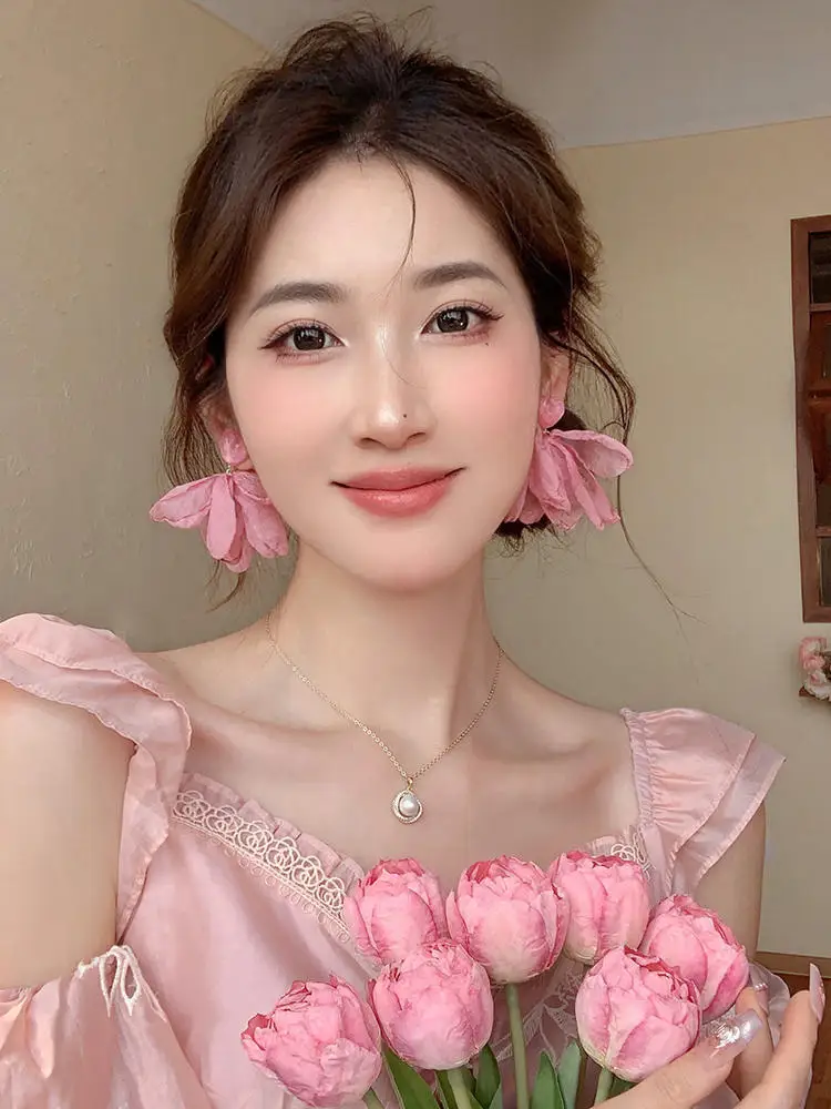 Pink Flower Earrings For Women Assel Drop Stud Earring Jewelry Fashion Accessories Pendant Party Gift
Pink Flower Earrings For Women Assel Drop Stud Earring Jewelry Fashion Accessories Pendant Party Gift