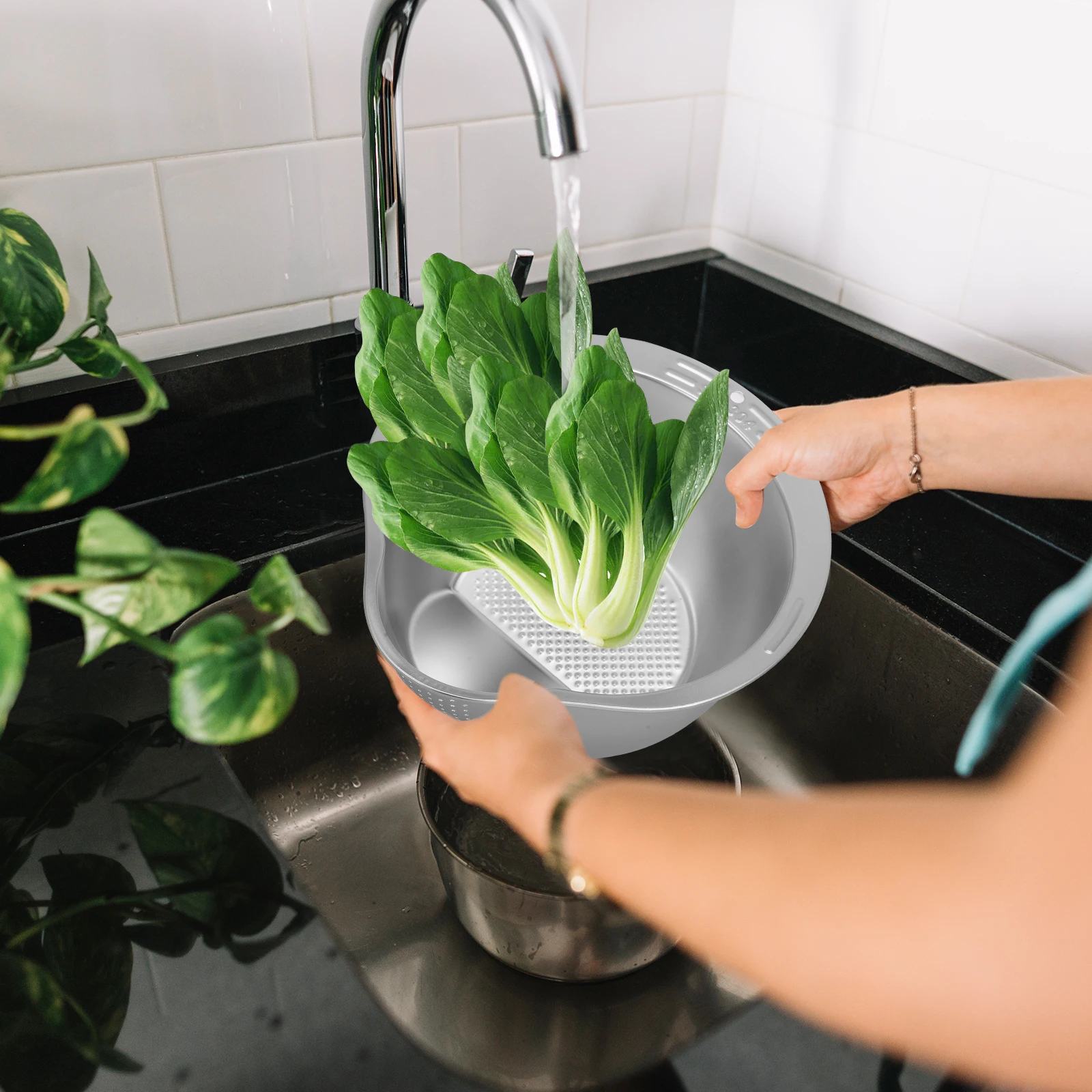Stainless Steel Rice Colander Vegetable Washing Basket Compact Fine Mesh Strainer Basin Multifunctional Fruit Washer 
Stainless Steel Rice Colander Vegetable Washing Basket Compact Fine Mesh Strainer Basin Multifunctional Fruit Washer
