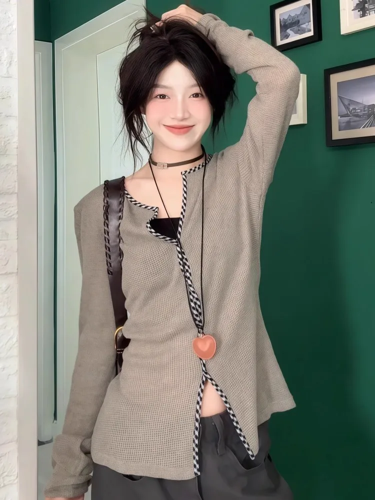 Gray Plaid Knot V-neck Knitted Slim Fit Long Sleeve Base Shirt Women Early Autumn Single Wear Waist-cinching Slimming Inner Wear
Gray Plaid Knot V-neck Knitted Slim Fit Long Sleeve Base Shirt Women Early Autumn Single Wear Waist-cinching Slimming Inner Wear