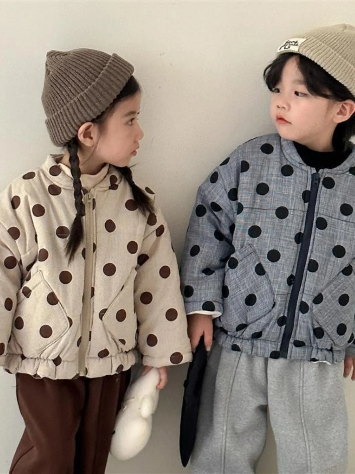Girls Cotton-padded Coat Velvet Thickened Autumn and Winter Korean Version Boys and Girls Polka Dot New Cotton-padded Coat
Girls Cotton-padded Coat Velvet Thickened Autumn and Winter Korean Version Boys and Girls Polka Dot New Cotton-padded Coat