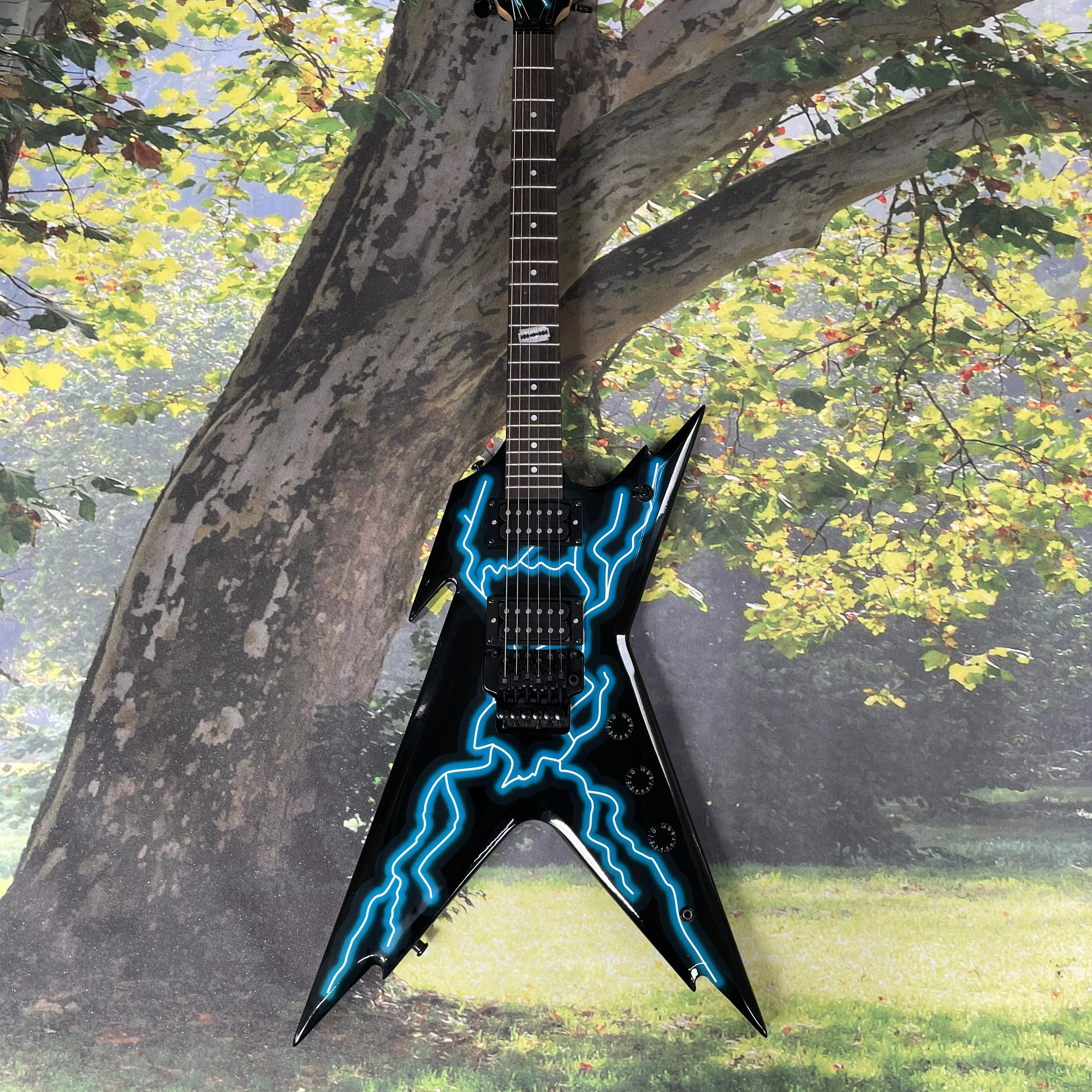 Black electric guitar with humbucker pickups and double tremolo guitars, professional performance electric guitarra
Black electric guitar with humbucker pickups and double tremolo guitars, professional performance electric guitarra