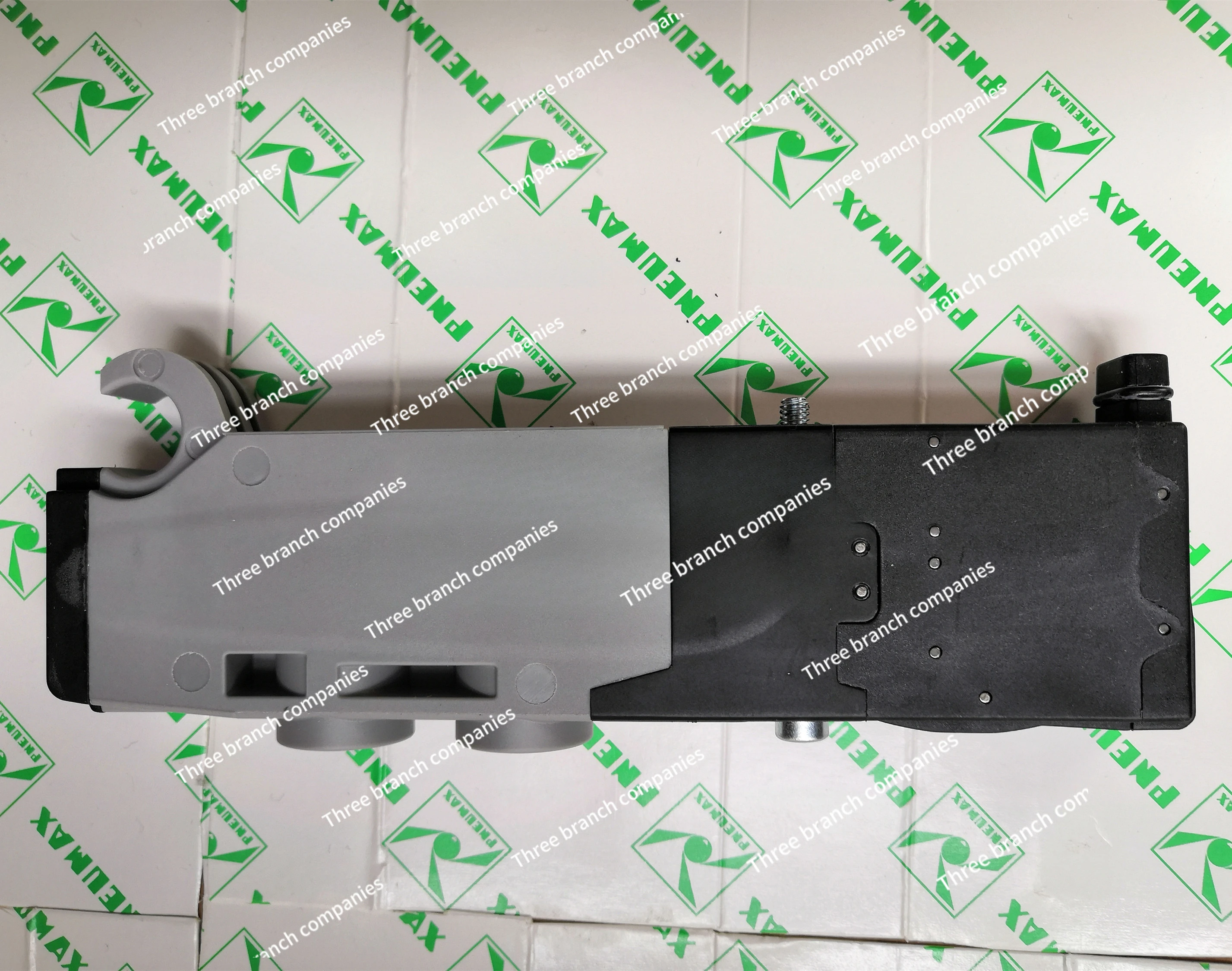 2241.52.00.39.02 Italy solenoid valve Five-way valve for wood textile die-cutting machinery 0-10BAR
2241.52.00.39.02 Italy solenoid valve Five-way valve for wood textile die-cutting machinery 0-10BAR