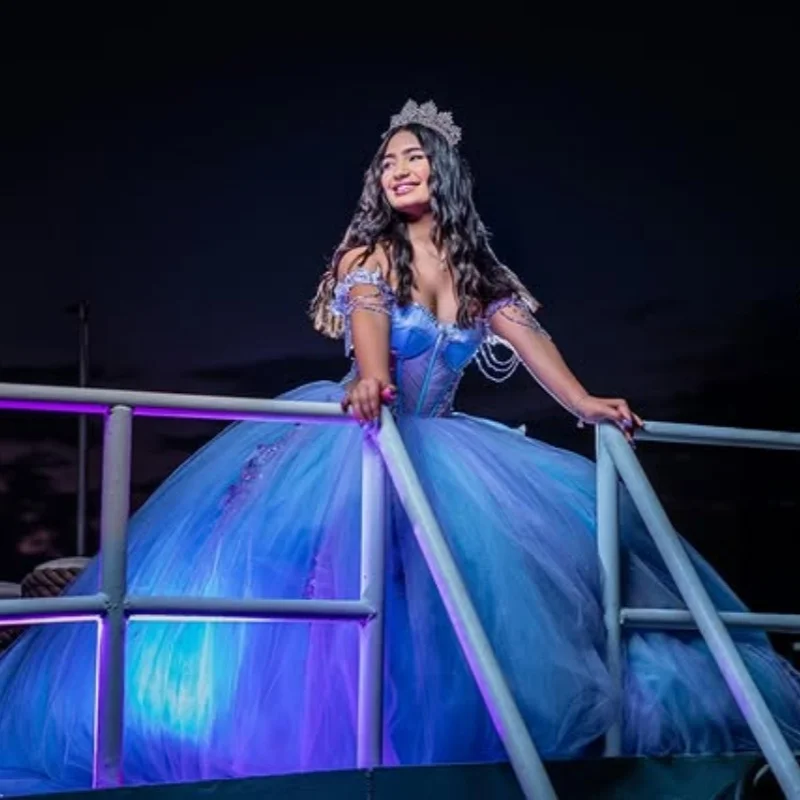 Индивидуальные платья Quinceanera цвета морского синего цвета с открытыми плечами, тюлевые хрустальные аппликации и бусины, кружевное платье Quinceanera De 15, Vestido De
Индивидуальные платья Quinceanera цвета морского синего цвета с открытыми плечами, тюлевые хрустальные аппликации и бусины, кружевное платье Quinceanera De 15, Vestido De