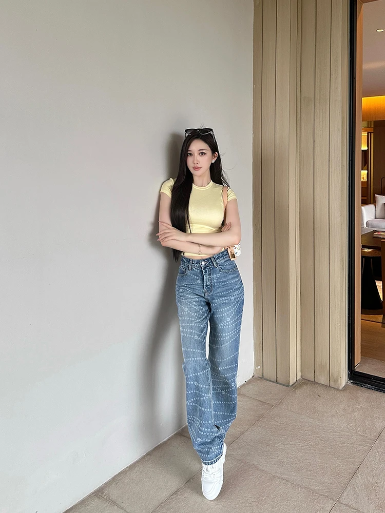 Женские джинсы SX Anxi из 100% хлопка с лазерной гравировкой, узором в виде жемчужной цепочки, свободного прямого кроя, повседневные, длинные, с высокой талией, на молнии
Женские джинсы SX Anxi из 100% хлопка с лазерной гравировкой, узором в виде жемчужной цепочки, свободного прямого кроя, повседневные, длинные, с высокой талией, на молнии