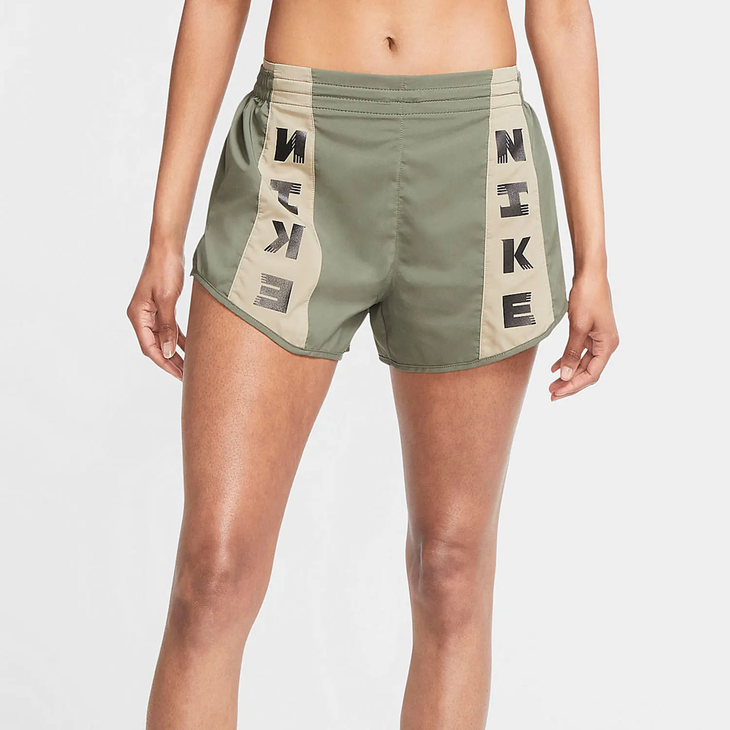 Модные женские повседневные спортивные шорты для фитнеса и тренировок Nike Authentic CZ1620-342
Модные женские повседневные спортивные шорты для фитнеса и тренировок Nike Authentic CZ1620-342