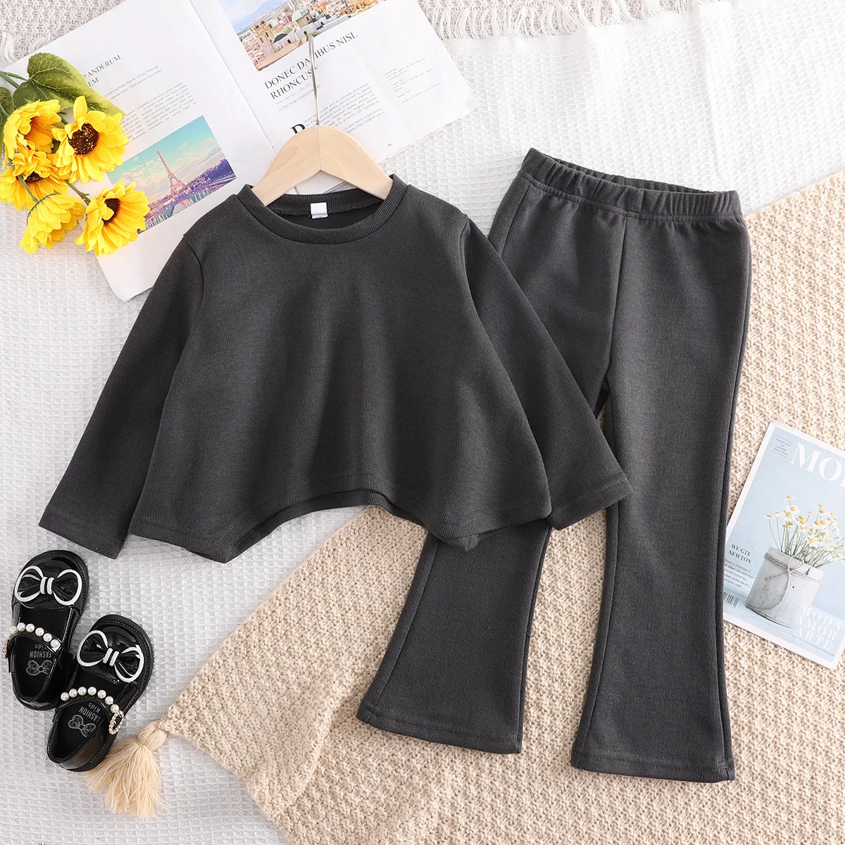 2025 Clothing Set Girls Long Sleeve O Neck Bat Shirt Dark Gray Flare Pants 2 Pcs Sets Casual Girls Clothes Set 2-7T
2025 Clothing Set Girls Long Sleeve O Neck Bat Shirt Dark Gray Flare Pants 2 Pcs Sets Casual Girls Clothes Set 2-7T