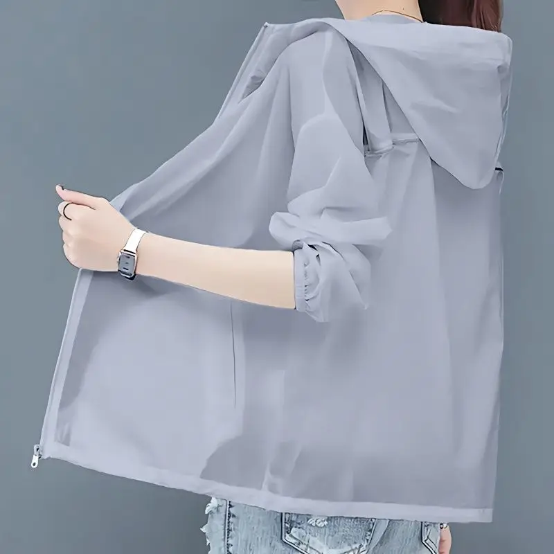 Summer Women Fashion Long Sleeve Thin Jackets Female Sunscreen Clothing Coats Ladies Solid Color Zipper Hooded Outerwear Q908
Summer Women Fashion Long Sleeve Thin Jackets Female Sunscreen Clothing Coats Ladies Solid Color Zipper Hooded Outerwear Q908