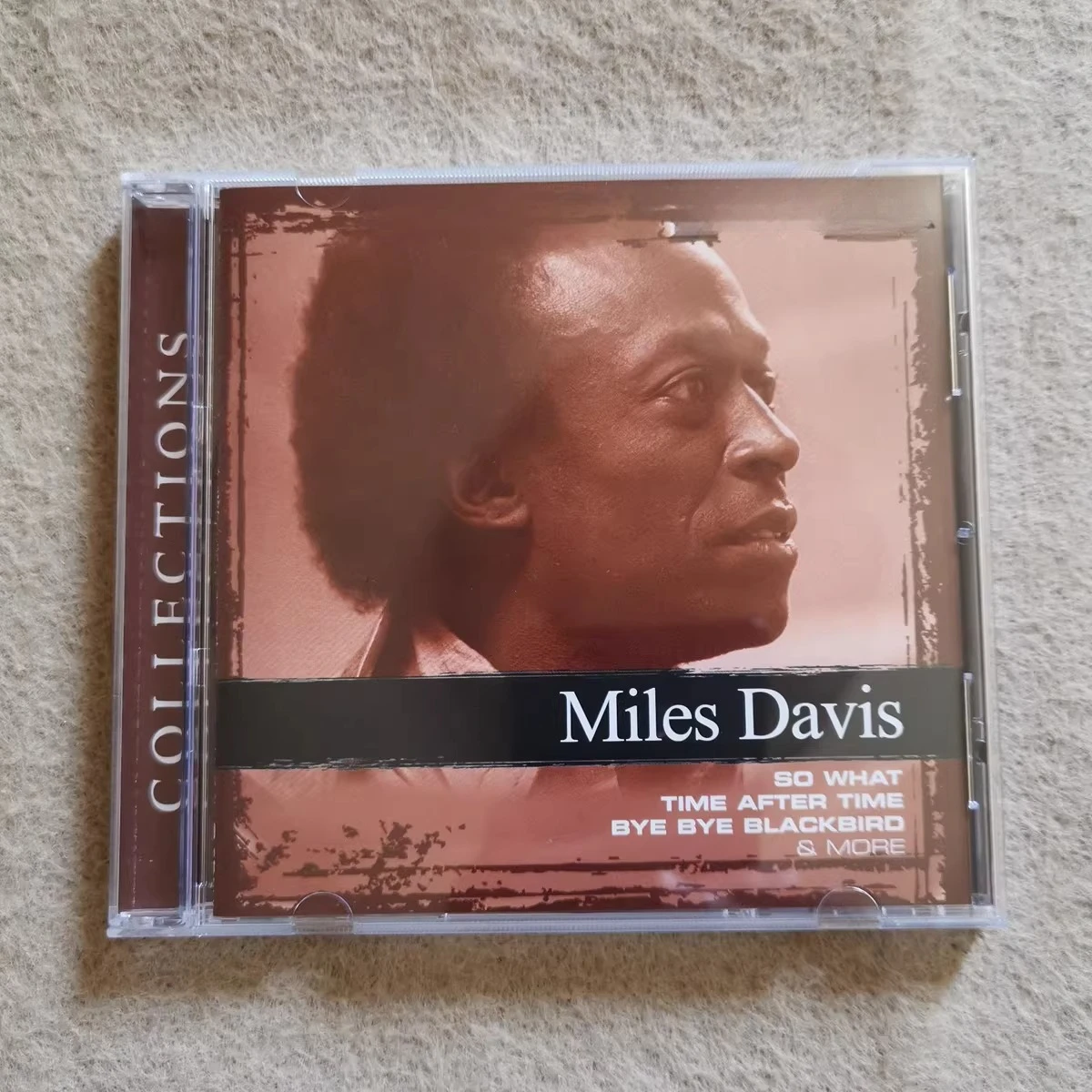 Miles Davis Collections – American Jazz Trumpet Legend Classic Cool Jazz Greatest Hits Compilation Album Music Collectible
Miles Davis Collections – American Jazz Trumpet Legend Classic Cool Jazz Greatest Hits Compilation Album Music Collectible