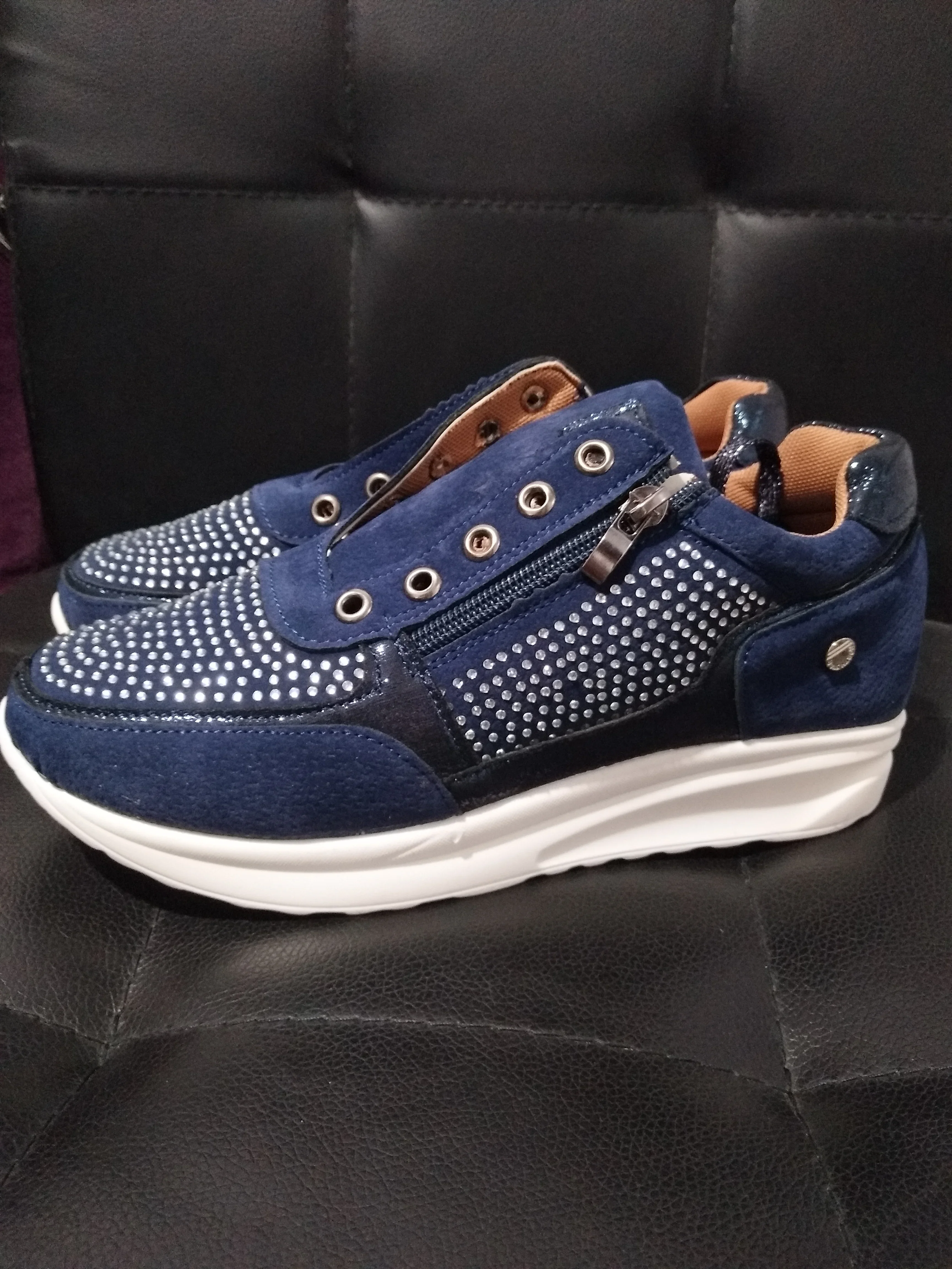 Women Casual Sneakers Breathable Mesh Round Toe Lace-up Thick Sole Lightweight Walking Shoes
Women Casual Sneakers Breathable Mesh Round Toe Lace-up Thick Sole Lightweight Walking Shoes