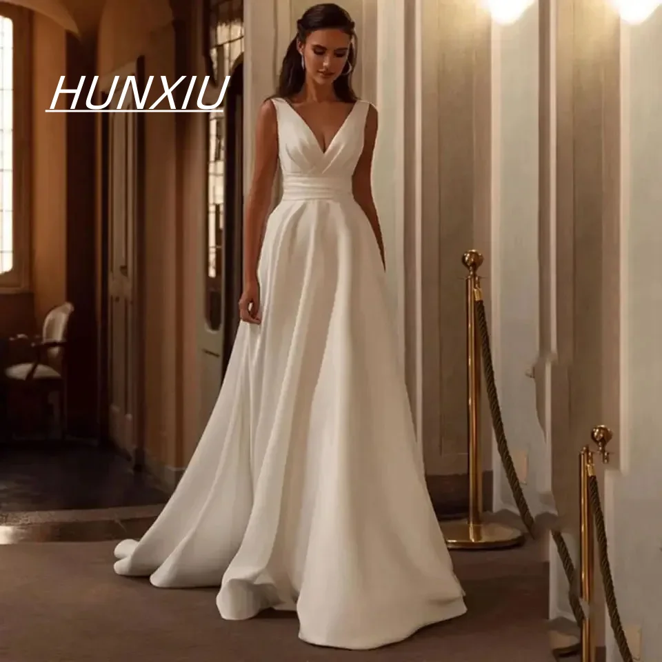 Customized Satin Wedding Dresses A Line V Neck Bride Dress Sleeveless Elegant Floor Length Wedding Gowns Vestido De Novia
Customized Satin Wedding Dresses A Line V Neck Bride Dress Sleeveless Elegant Floor Length Wedding Gowns Vestido De Novia