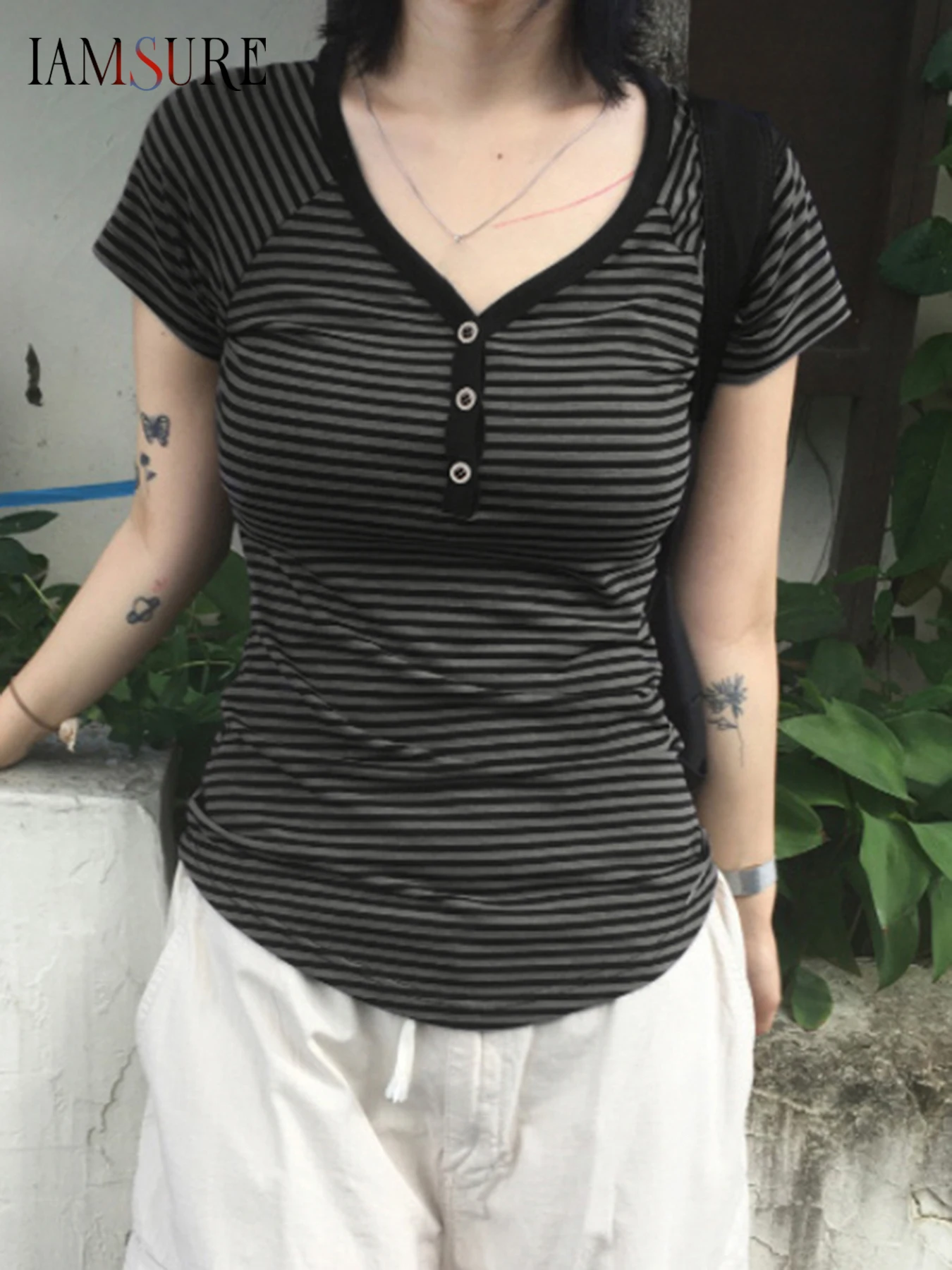 IAMSURE Casual Striped Button T Shirt Holiday Basic Slim V-Neck Short Sleeve Tees Women 2025 Summer Fashion Streetwear Ladies
IAMSURE Casual Striped Button T Shirt Holiday Basic Slim V-Neck Short Sleeve Tees Women 2025 Summer Fashion Streetwear Ladies