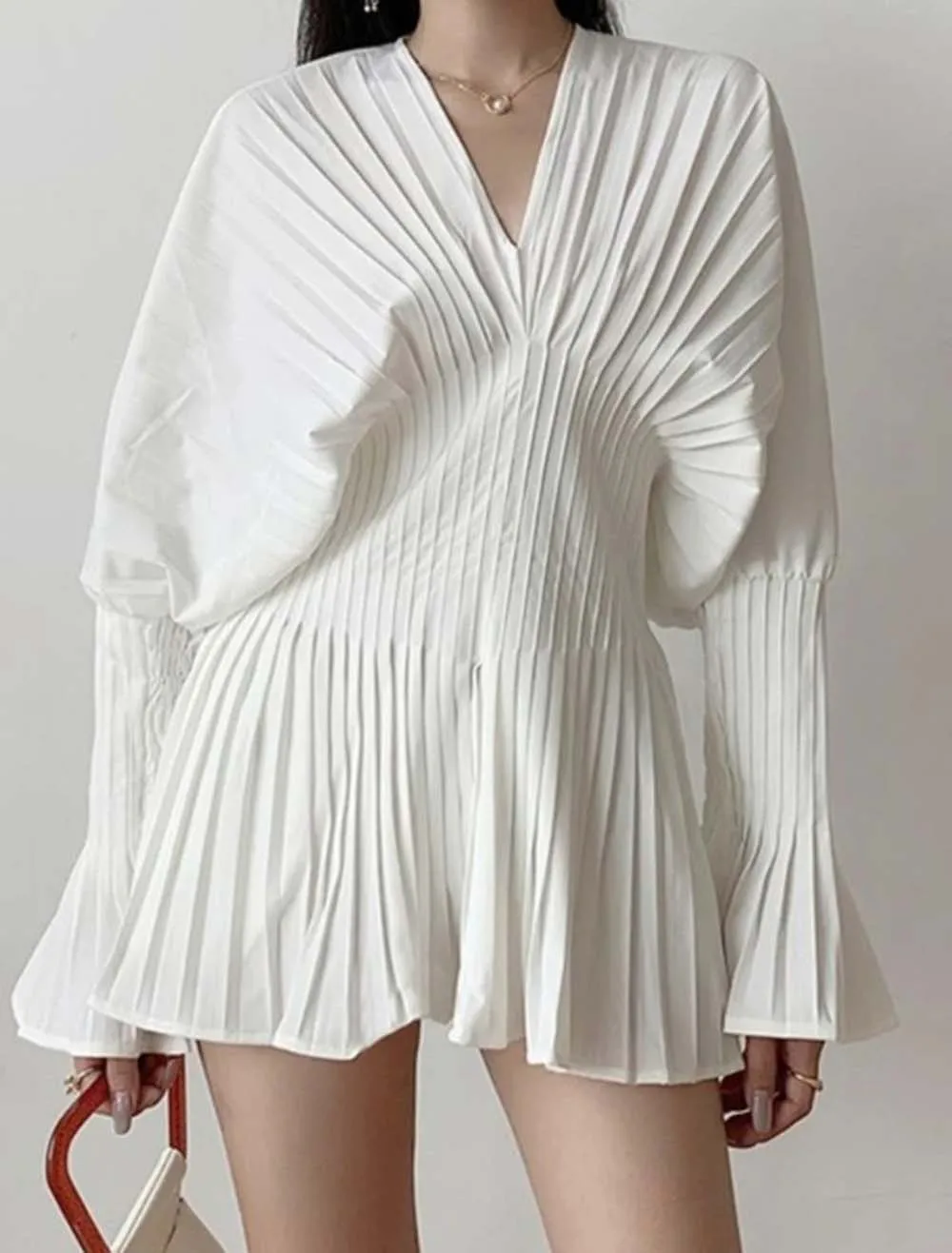 Fashion Women's Blouses Solid Color V-neck Puff Sleeve Folds Girdle Waist Slim Pullover Shirts Summer New
Fashion Women's Blouses Solid Color V-neck Puff Sleeve Folds Girdle Waist Slim Pullover Shirts Summer New