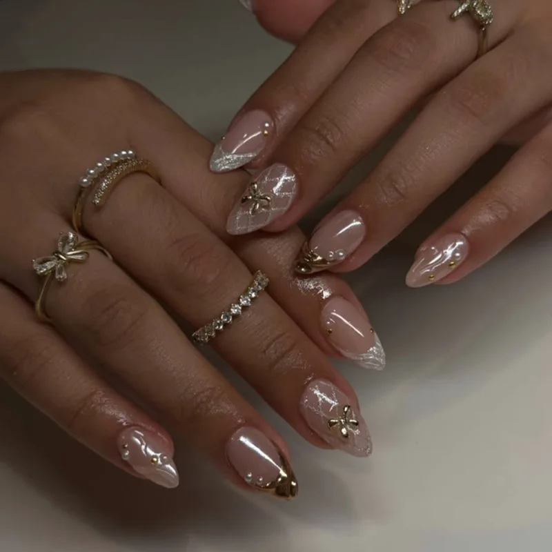 24Pcs Short Almond Reusable Nails Set Press on 3D Golden Bow Rhinestone Fake Nails French Pearl Grid Full Cover False Nails Tips
24Pcs Short Almond Reusable Nails Set Press on 3D Golden Bow Rhinestone Fake Nails French Pearl Grid Full Cover False Nails Tips