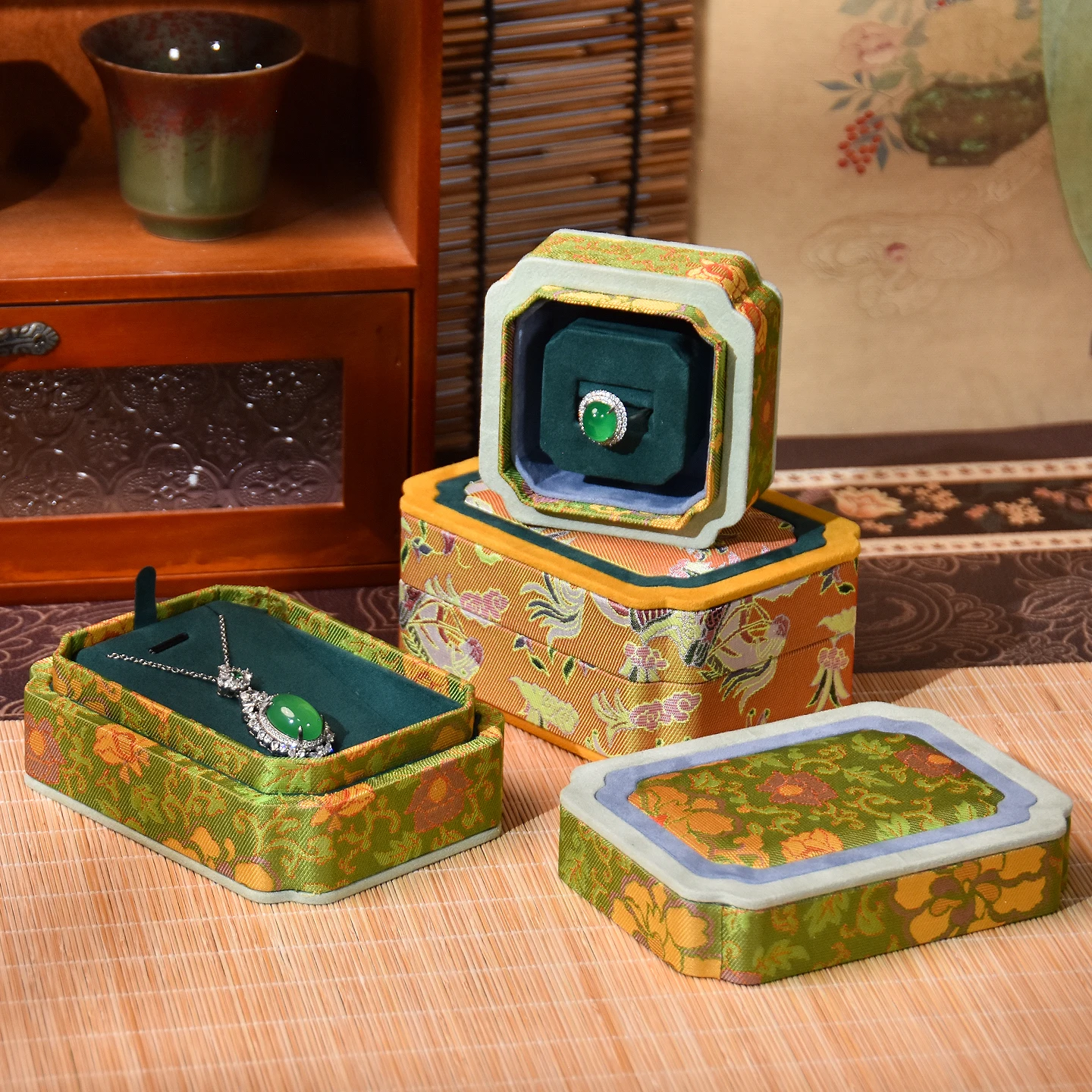Jewelry box, jade pendant, ring, necklace, bracelet, storage box, gift brocade box
Jewelry box, jade pendant, ring, necklace, bracelet, storage box, gift brocade box