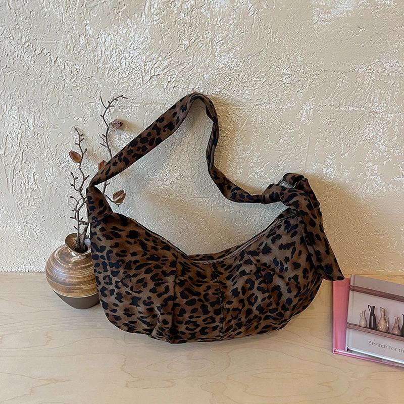 Vintage Leopard Print Knotted Strap Hobo Bag Soft Pleated Crescent Underarm Crossbody Bag Ladies Fashion Daily Shoulder Purse
Vintage Leopard Print Knotted Strap Hobo Bag Soft Pleated Crescent Underarm Crossbody Bag Ladies Fashion Daily Shoulder Purse