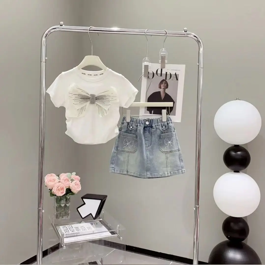 Teenage Girls Summer Set Fashion New Korean Children's Set Bow Short sleeved T-shirt Denim Short Skirt Two piece Set
Teenage Girls Summer Set Fashion New Korean Children's Set Bow Short sleeved T-shirt Denim Short Skirt Two piece Set