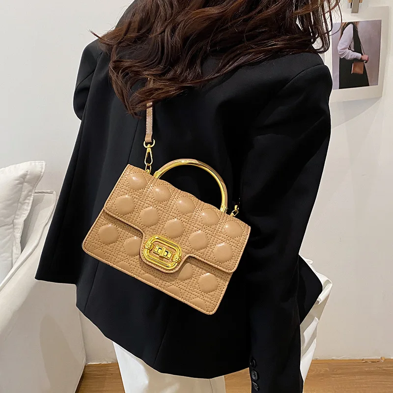 2025 Quilted Shoulder Bag, Versatile Top Handle Purse, Women's Crossbody Tote, Minimalist Day to Night Bag, Textured Sling Bag
2025 Quilted Shoulder Bag, Versatile Top Handle Purse, Women's Crossbody Tote, Minimalist Day to Night Bag, Textured Sling Bag