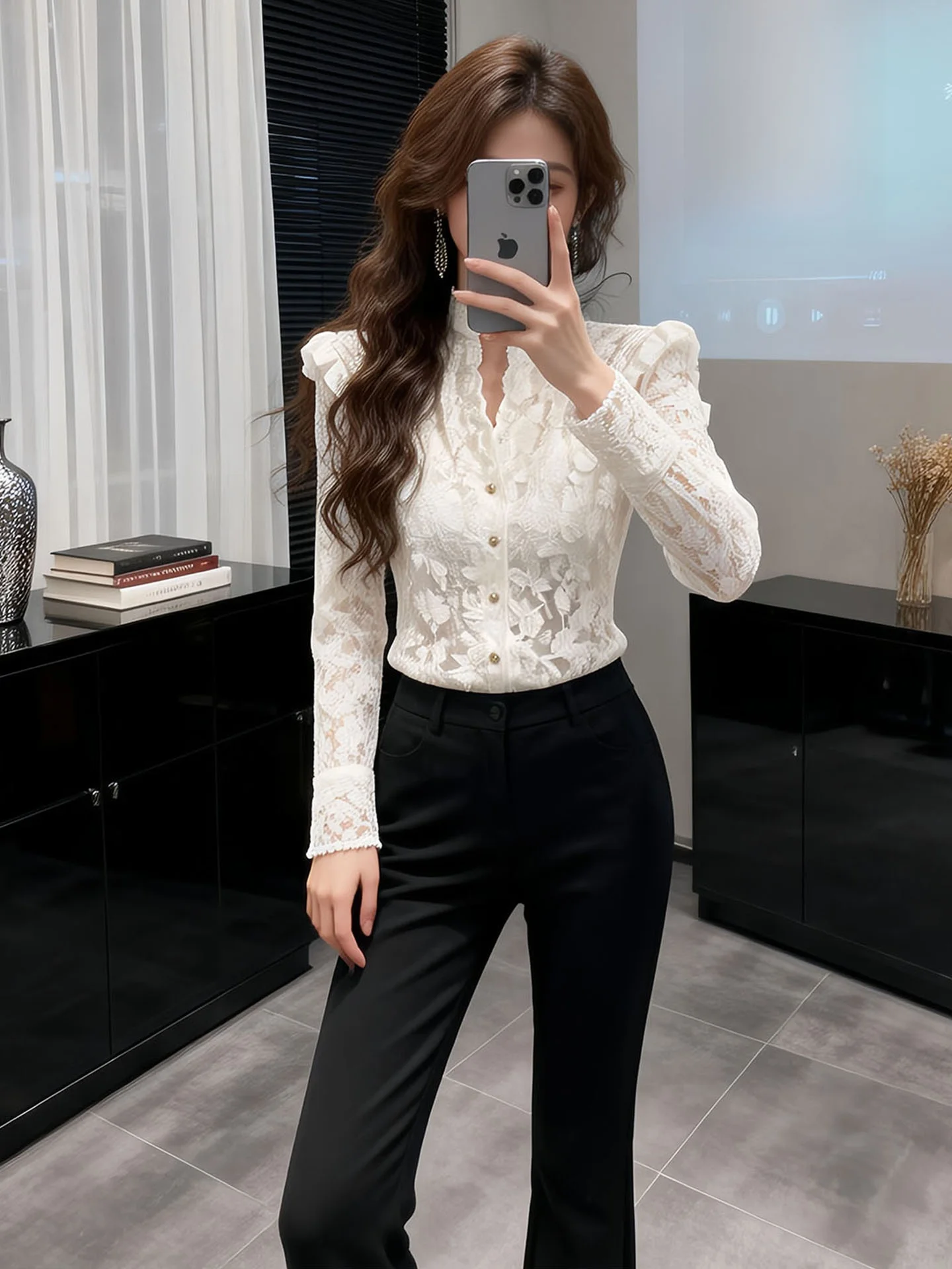 Elegant White Lace Shirt Korean Style Commute Fashion Slim Fit Long Sleeve Button up Casual Wear for Women in Their 30s to 50s
Elegant White Lace Shirt Korean Style Commute Fashion Slim Fit Long Sleeve Button up Casual Wear for Women in Their 30s to 50s
