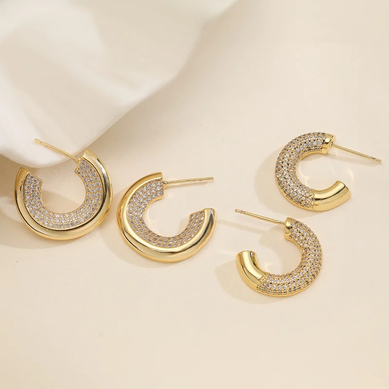 Minimalist Luxury Copper Plated 18K Gold Zircon C-shaped for Women European and American Niche Retro Versatile Earrings
Minimalist Luxury Copper Plated 18K Gold Zircon C-shaped for Women European and American Niche Retro Versatile Earrings