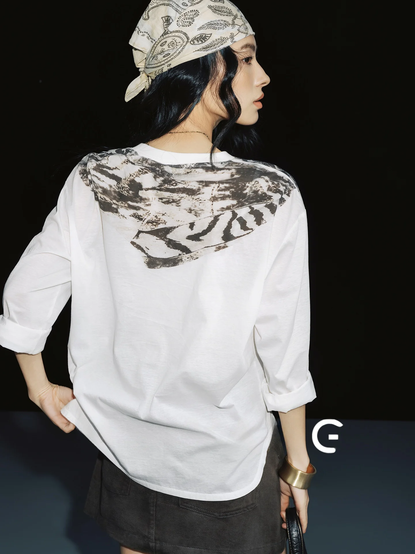 MeiYang Camere oulder T-irt Number Two Official Paper Texture Print round Ne Long Sve Women's Casual Cotton Top
MeiYang Camere oulder T-irt Number Two Official Paper Texture Print round Ne Long Sve Women's Casual Cotton Top