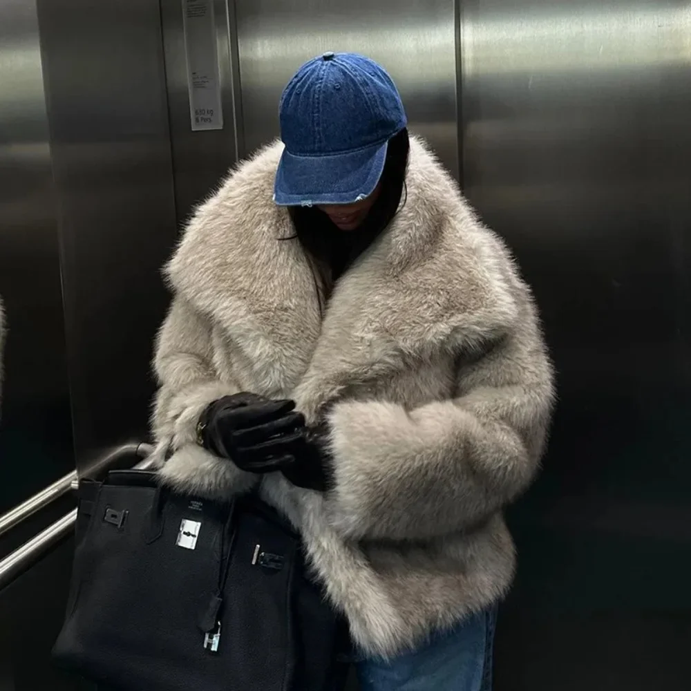 Экологически чистые зимние уличные пальто с воротником из искусственного меха, куртка из искусственного лисьего меха, женская пушистая шуба с градиентом
Экологически чистые зимние уличные пальто с воротником из искусственного меха, куртка из искусственного лисьего меха, женская пушистая шуба с градиентом