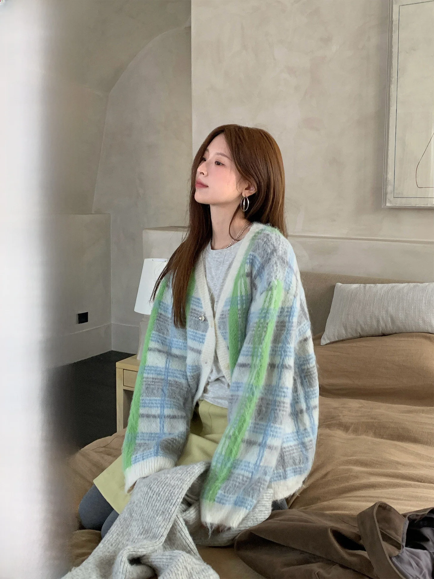 COK Осенне-зимнее длинное пальто-свитер с V-образным вырезом, женское, для повседневной носки, в клетку, с цветовыми блоками, вязаное пальто
COK Осенне-зимнее длинное пальто-свитер с V-образным вырезом, женское, для повседневной носки, в клетку, с цветовыми блоками, вязаное пальто