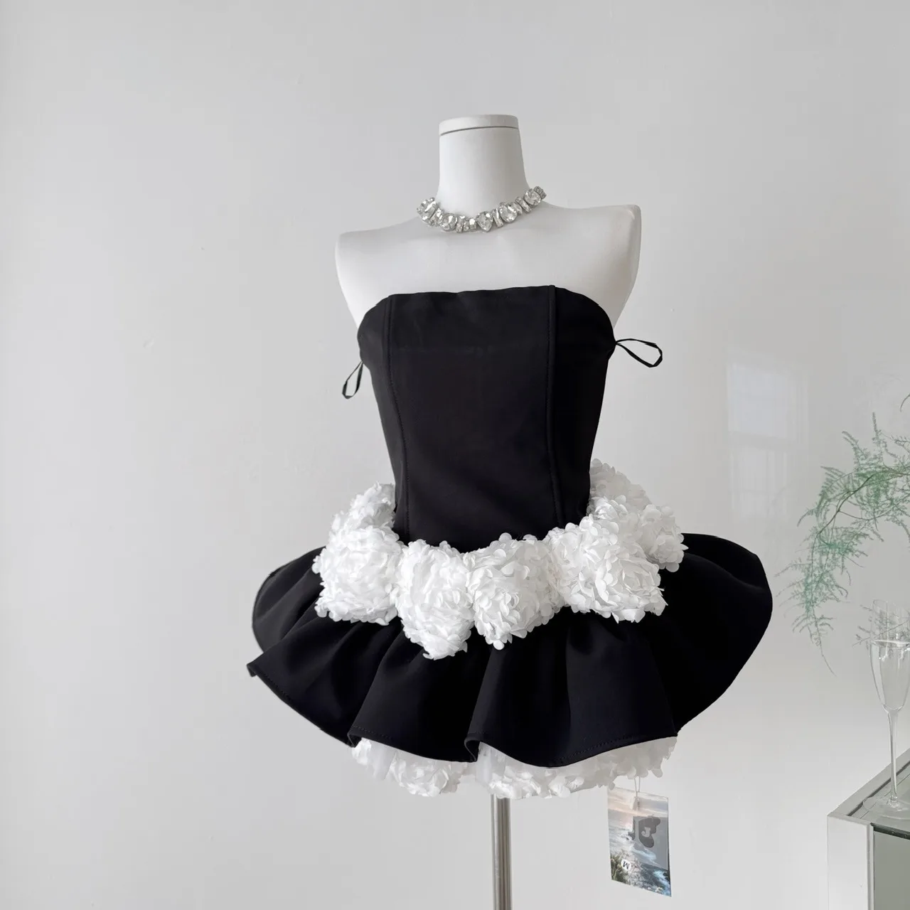 Sweet And Spicy Sle Women's ort Skirt with Waist-Cinching Top And Floral Splicing Design Bla Color for Adult Ladies
Sweet And Spicy Sle Women's ort Skirt with Waist-Cinching Top And Floral Splicing Design Bla Color for Adult Ladies