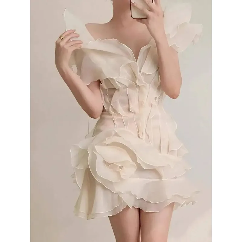 Летнее новое платье 2026 года с одним открытым плечом, короткое, с оборками-лепестками, однотонное, асимметричное, женское
Летнее новое платье 2026 года с одним открытым плечом, короткое, с оборками-лепестками, однотонное, асимметричное, женское