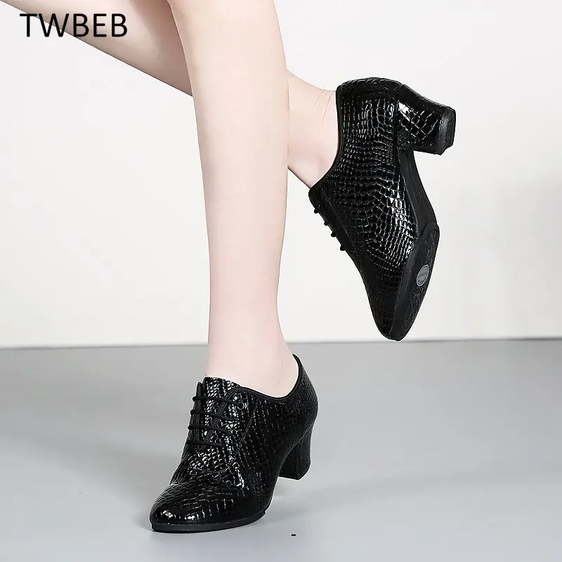 Women's Latin Dance Shoes Leather Ballroom Tango Dance Shoes for Adults Lace-Up Teachers Shoes Modern Dance Sneaker
Women's Latin Dance Shoes Leather Ballroom Tango Dance Shoes for Adults Lace-Up Teachers Shoes Modern Dance Sneaker