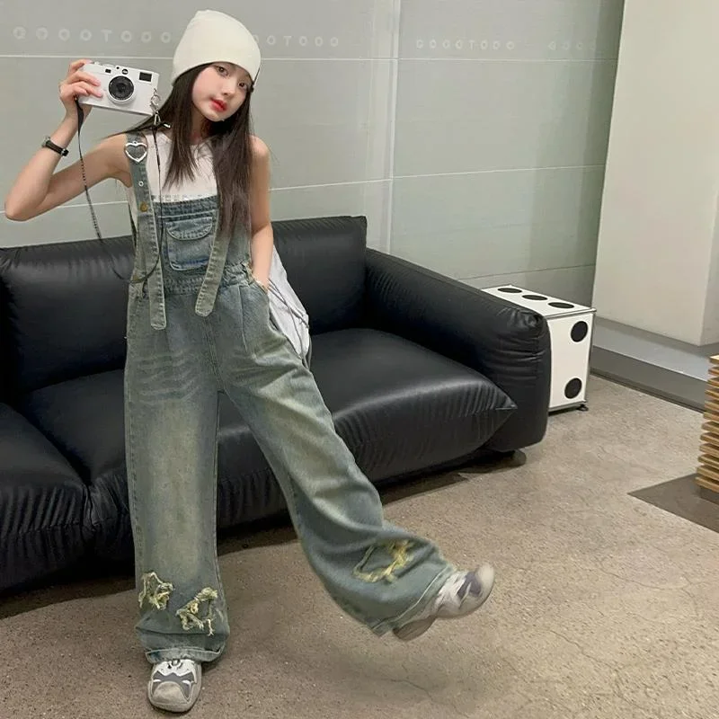 Модные и универсальные детские брюки среднего размера, брюки с карманами в уличном стиле, комбинезоны для девочек, летние детские джинсы
Модные и универсальные детские брюки среднего размера, брюки с карманами в уличном стиле, комбинезоны для девочек, летние детские джинсы