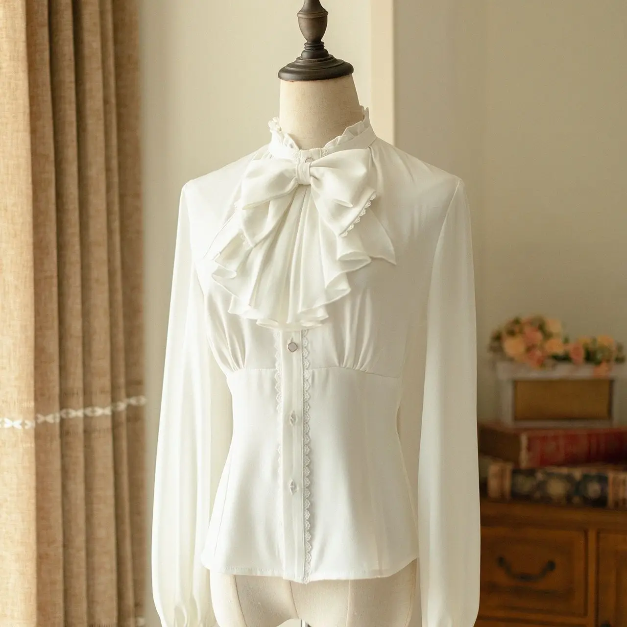 Original neck spring and autumn JSK shirt with lolita Lolita vintage French blusas femininas elegantes
Original neck spring and autumn JSK shirt with lolita Lolita vintage French blusas femininas elegantes