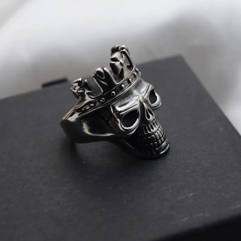 316L Stainless Steel Crown Skull Ring with Antique Finish, Gothic Style Unisex Jewelry for Men Women Dark Theme
316L Stainless Steel Crown Skull Ring with Antique Finish, Gothic Style Unisex Jewelry for Men Women Dark Theme